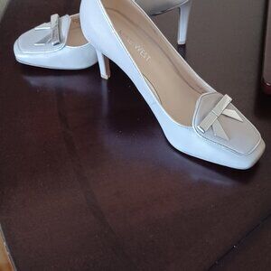 NWOT Nine West grey pumps